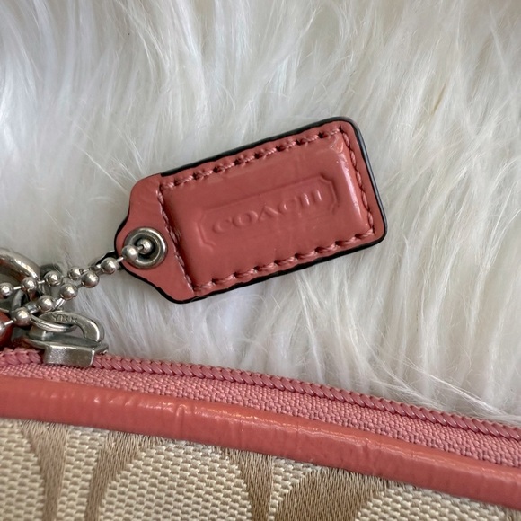 Coach Signature Floral Appliqué Wristlet EUC - Picture 3 of 11